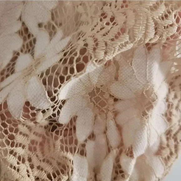 Cute nude color lace dress - Picture 3 of 5